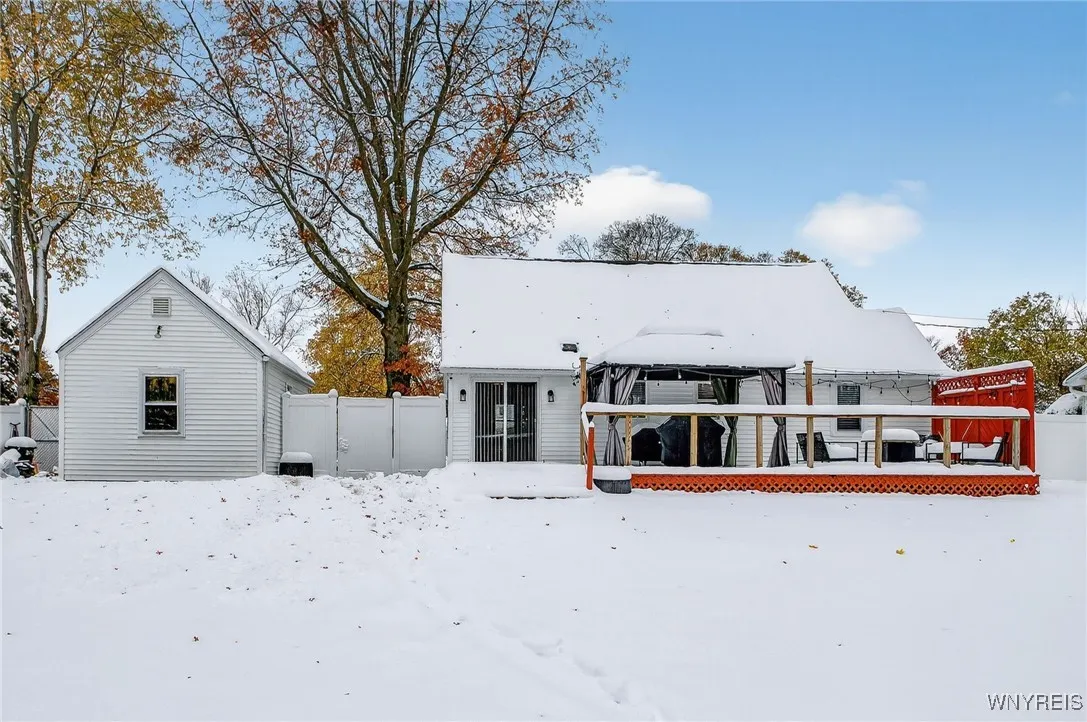 557 Meadowbrook Drive, Lewiston, New York 14092, Lewiston, New York 14092, 3 Bedrooms Bedrooms, 7 Rooms Rooms,1 BathroomBathrooms,Residential,For Sale,557 Meadowbrook Drive, Lewiston, New York 14092,0,B1650653