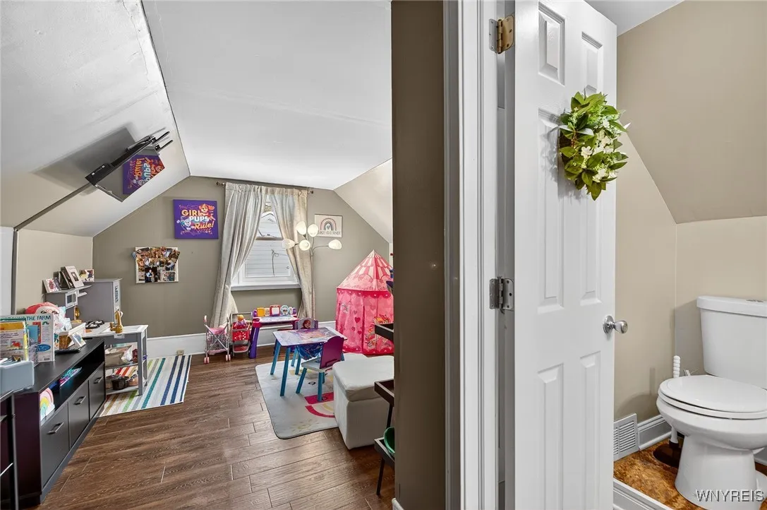 557 Meadowbrook Drive, Lewiston, New York 14092, Lewiston, New York 14092, 3 Bedrooms Bedrooms, 7 Rooms Rooms,1 BathroomBathrooms,Residential,For Sale,557 Meadowbrook Drive, Lewiston, New York 14092,0,B1650653