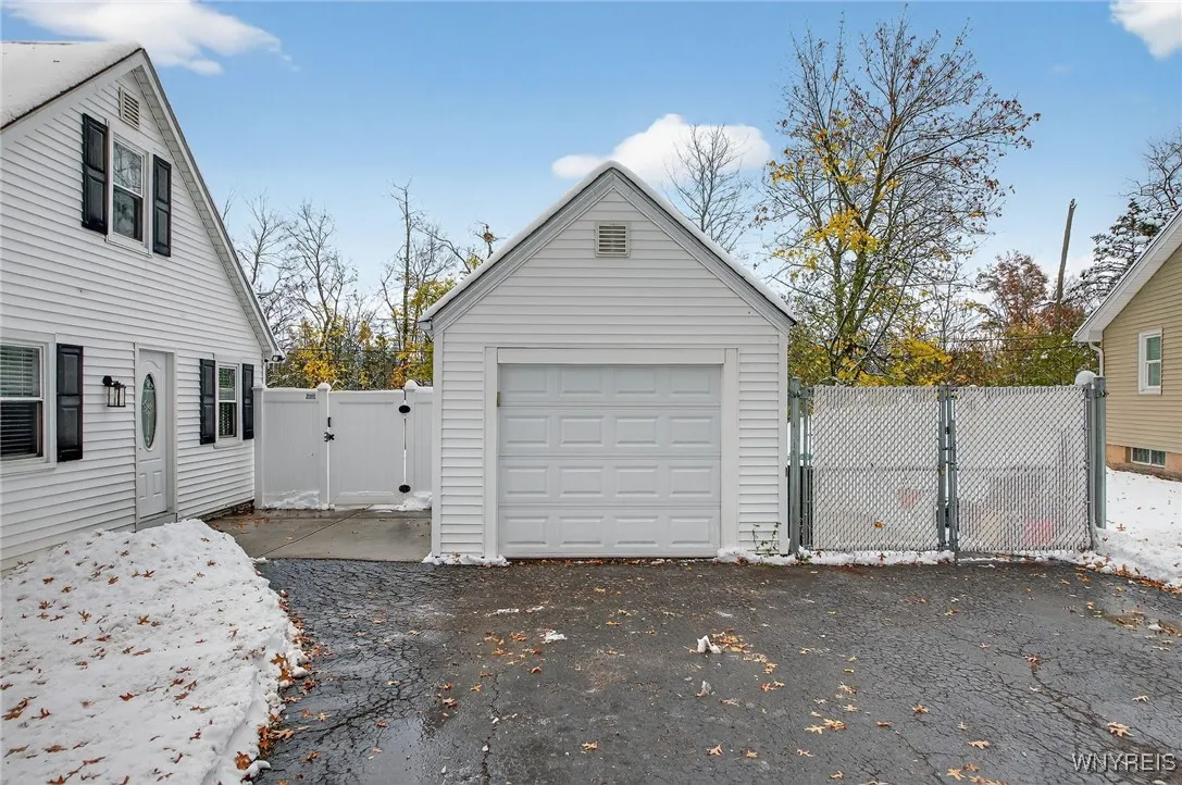 557 Meadowbrook Drive, Lewiston, New York 14092, Lewiston, New York 14092, 3 Bedrooms Bedrooms, 7 Rooms Rooms,1 BathroomBathrooms,Residential,For Sale,557 Meadowbrook Drive, Lewiston, New York 14092,0,B1650653