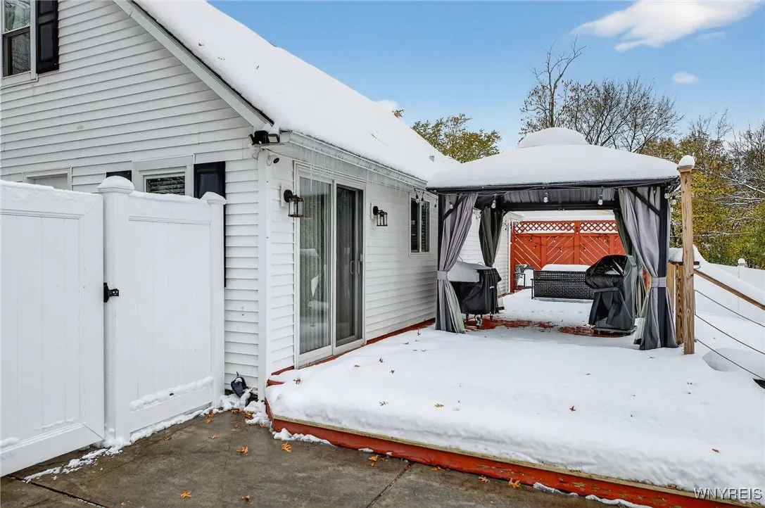 557 Meadowbrook Drive, Lewiston, New York 14092, Lewiston, New York 14092, 3 Bedrooms Bedrooms, 7 Rooms Rooms,1 BathroomBathrooms,Residential,For Sale,557 Meadowbrook Drive, Lewiston, New York 14092,0,B1650653