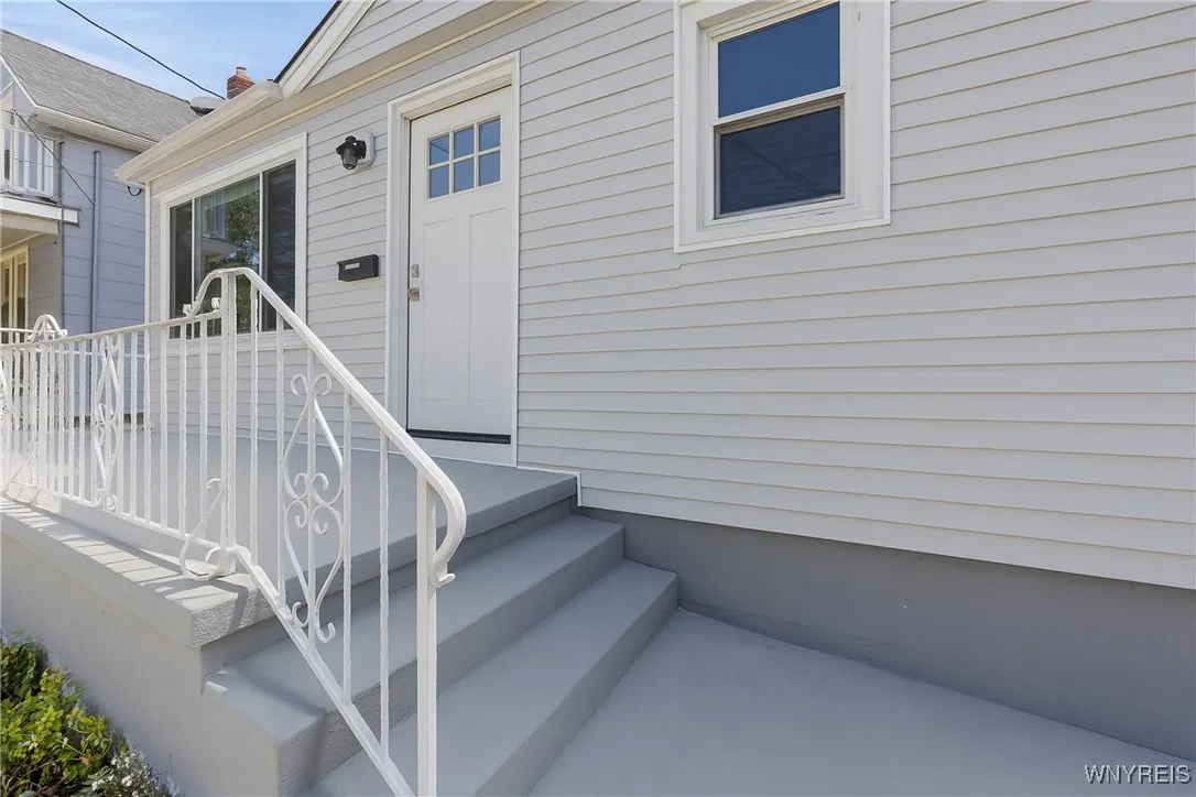 138 62nd Street, Niagara Falls, New York 14304, Niagara Falls, New York 14304, 3 Bedrooms Bedrooms, 6 Rooms Rooms,1 BathroomBathrooms,Residential Lease,For Rent,138 62nd Street, Niagara Falls, New York 14304,0,B1650829