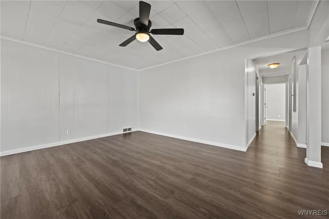 138 62nd Street, Niagara Falls, New York 14304, Niagara Falls, New York 14304, 3 Bedrooms Bedrooms, 6 Rooms Rooms,1 BathroomBathrooms,Residential Lease,For Rent,138 62nd Street, Niagara Falls, New York 14304,0,B1650829