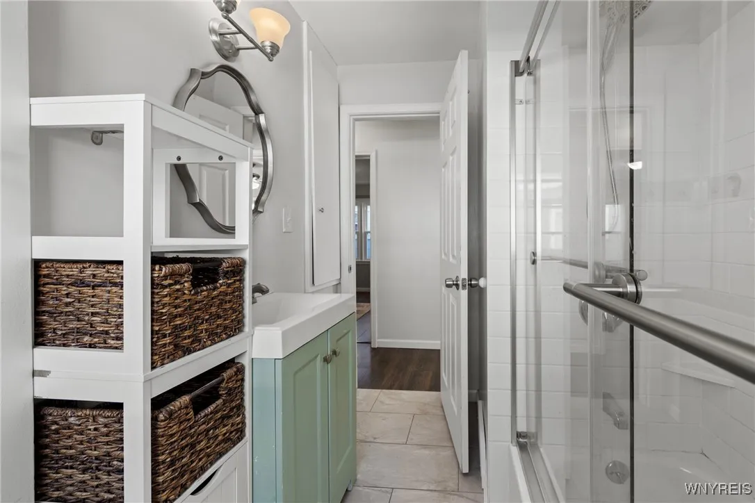 138 62nd Street, Niagara Falls, New York 14304, Niagara Falls, New York 14304, 3 Bedrooms Bedrooms, 6 Rooms Rooms,1 BathroomBathrooms,Residential Lease,For Rent,138 62nd Street, Niagara Falls, New York 14304,0,B1650829