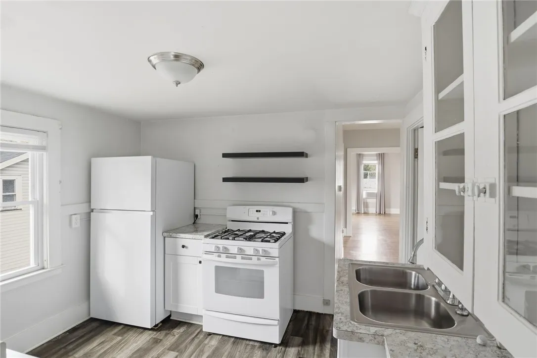 4232 Lake Avenue, Rochester, New York 14612, Rochester, New York 14612, 5 Bedrooms Bedrooms, ,2 BathroomsBathrooms,Residential,For Sale,4232 Lake Avenue, Rochester, New York 14612,0,R1650044