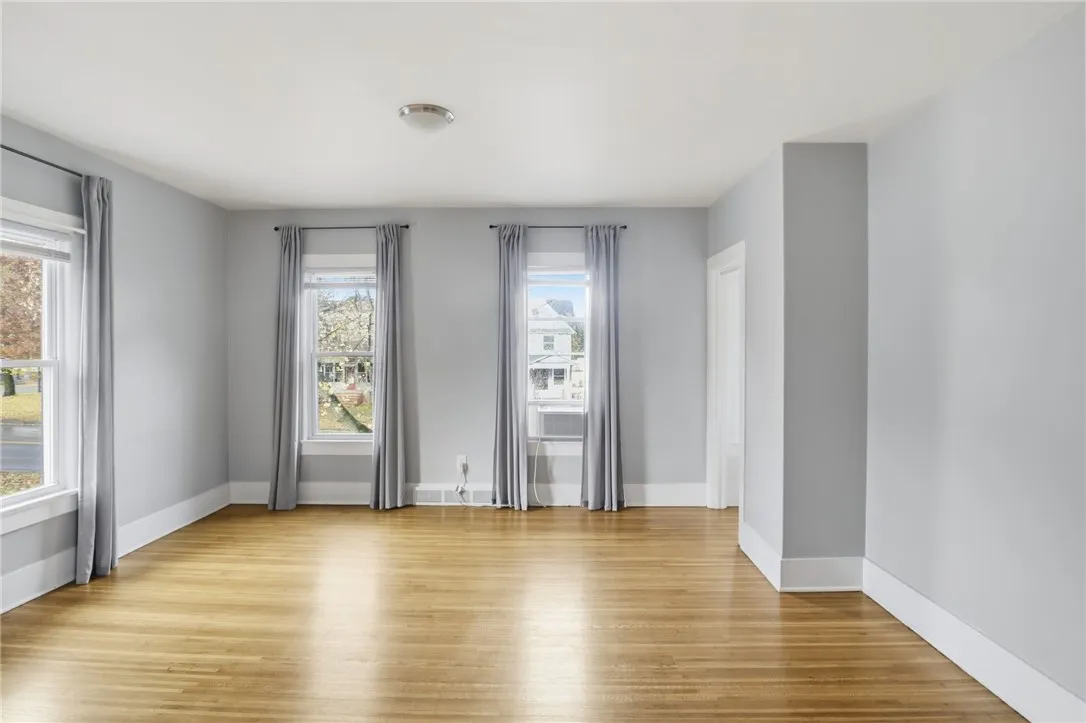 4232 Lake Avenue, Rochester, New York 14612, Rochester, New York 14612, 5 Bedrooms Bedrooms, ,2 BathroomsBathrooms,Residential,For Sale,4232 Lake Avenue, Rochester, New York 14612,0,R1650044