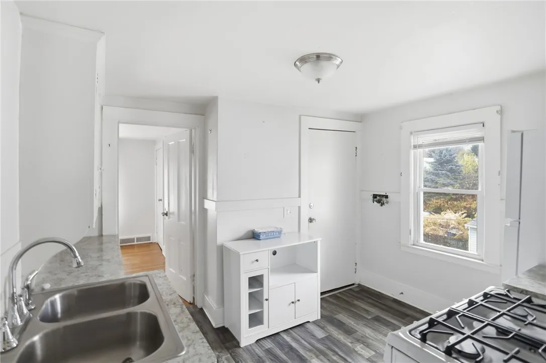 4232 Lake Avenue, Rochester, New York 14612, Rochester, New York 14612, 5 Bedrooms Bedrooms, ,2 BathroomsBathrooms,Residential,For Sale,4232 Lake Avenue, Rochester, New York 14612,0,R1650044