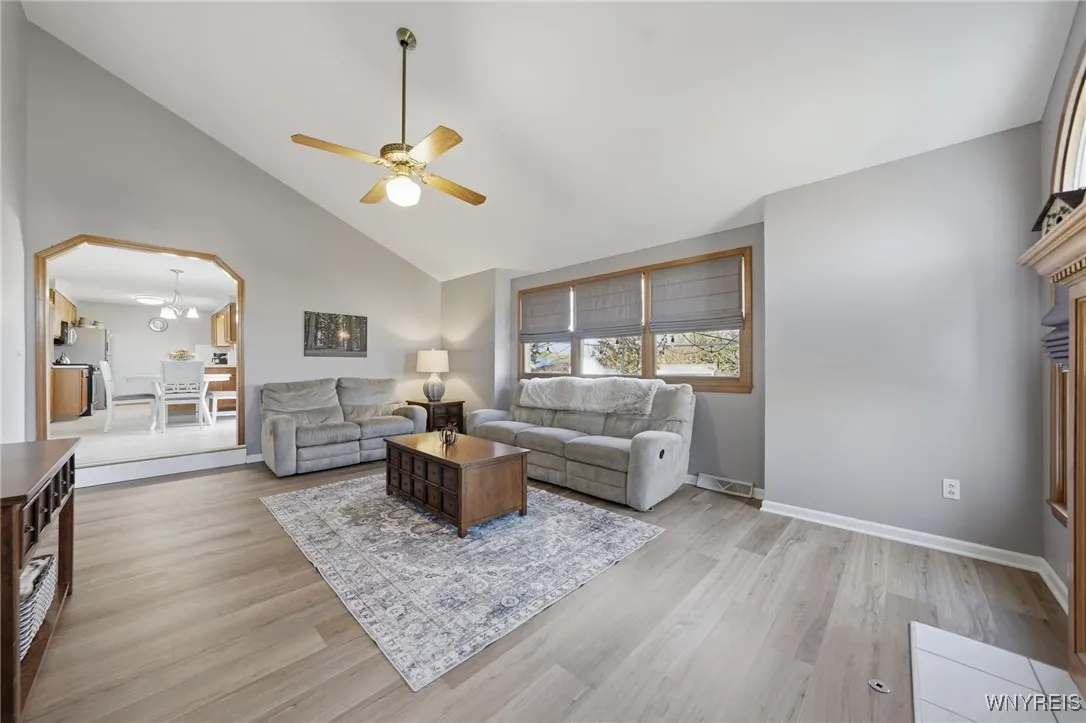 28 Baywood Drive, Cheektowaga, New York 14227, Cheektowaga, New York 14227, 3 Bedrooms Bedrooms, 6 Rooms Rooms,1 BathroomBathrooms,Residential,For Sale,28 Baywood Drive, Cheektowaga, New York 14227,0,B1650206