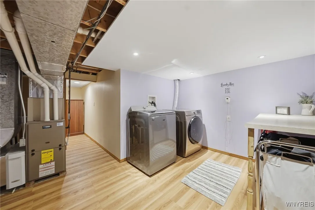 28 Baywood Drive, Cheektowaga, New York 14227, Cheektowaga, New York 14227, 3 Bedrooms Bedrooms, 6 Rooms Rooms,1 BathroomBathrooms,Residential,For Sale,28 Baywood Drive, Cheektowaga, New York 14227,0,B1650206