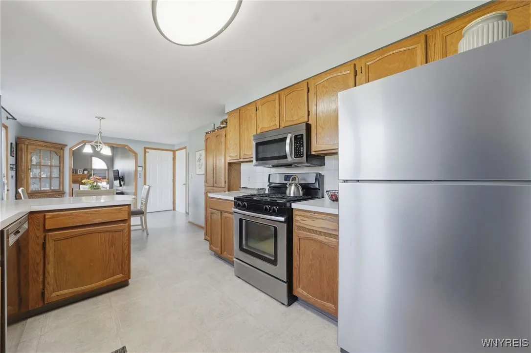 28 Baywood Drive, Cheektowaga, New York 14227, Cheektowaga, New York 14227, 3 Bedrooms Bedrooms, 6 Rooms Rooms,1 BathroomBathrooms,Residential,For Sale,28 Baywood Drive, Cheektowaga, New York 14227,0,B1650206