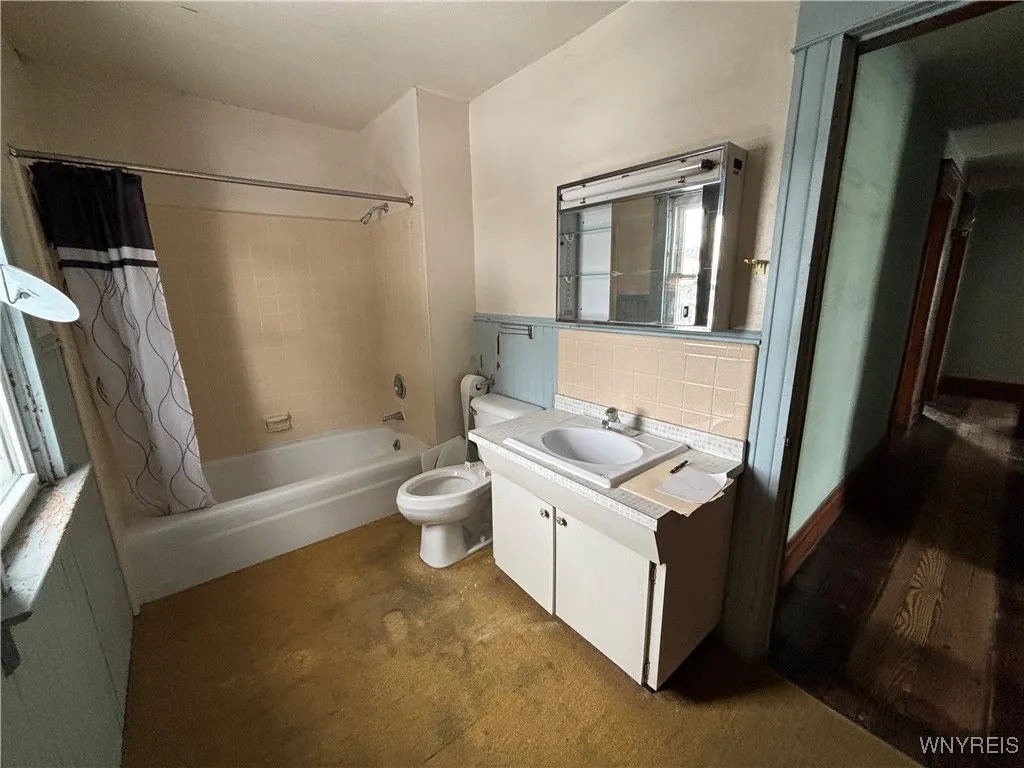 459 East Avenue, Lockport City, New York 14094, Lockport City, New York 14094, 4 Bedrooms Bedrooms, 7 Rooms Rooms,1 BathroomBathrooms,Residential,For Sale,459 East Avenue, Lockport City, New York 14094,0,B1650842