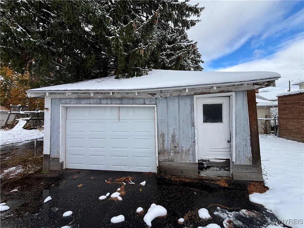 459 East Avenue, Lockport City, New York 14094, Lockport City, New York 14094, 4 Bedrooms Bedrooms, 7 Rooms Rooms,1 BathroomBathrooms,Residential,For Sale,459 East Avenue, Lockport City, New York 14094,0,B1650842