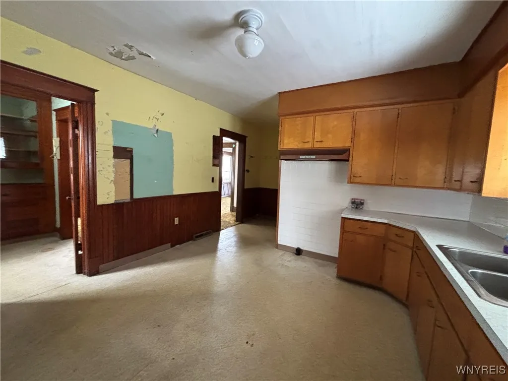459 East Avenue, Lockport City, New York 14094, Lockport City, New York 14094, 4 Bedrooms Bedrooms, 7 Rooms Rooms,1 BathroomBathrooms,Residential,For Sale,459 East Avenue, Lockport City, New York 14094,0,B1650842