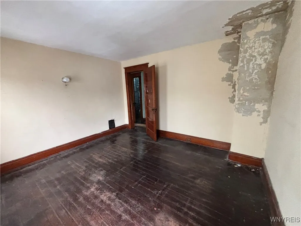 459 East Avenue, Lockport City, New York 14094, Lockport City, New York 14094, 4 Bedrooms Bedrooms, 7 Rooms Rooms,1 BathroomBathrooms,Residential,For Sale,459 East Avenue, Lockport City, New York 14094,0,B1650842