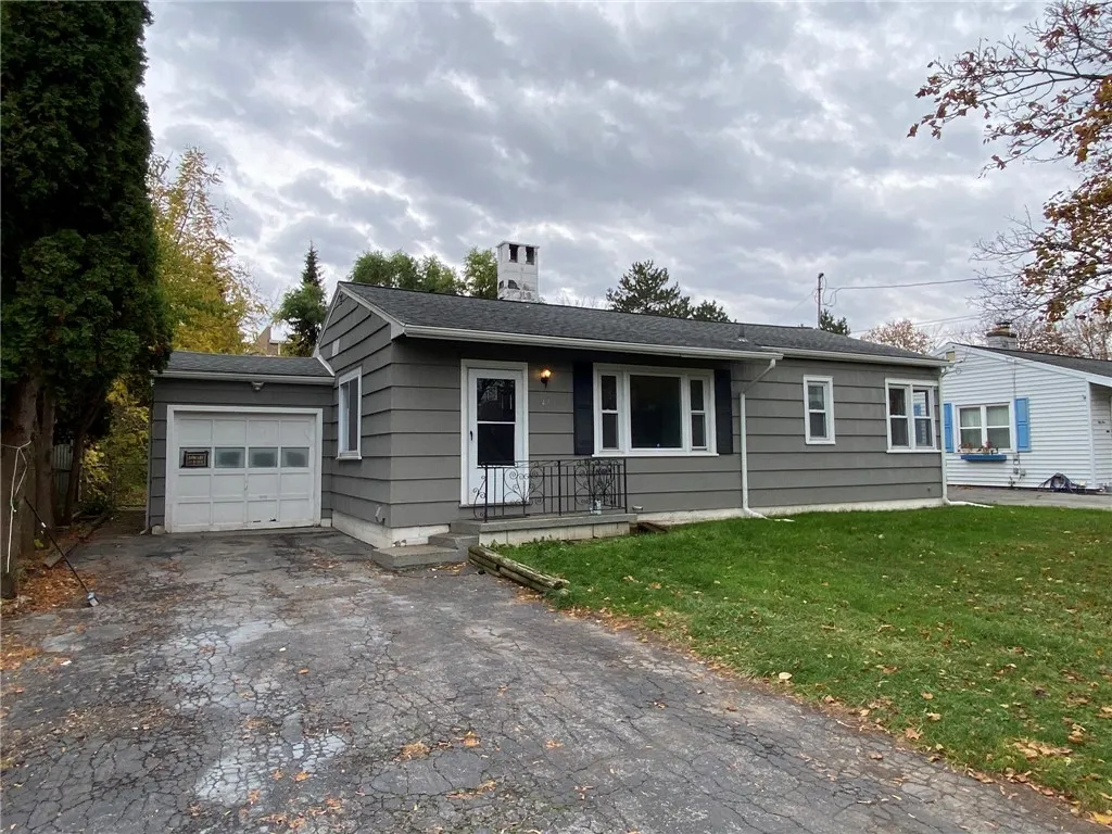 47 Thorpe Crescent, Greece, New York 14616, Greece, New York 14616, 3 Bedrooms Bedrooms, 5 Rooms Rooms,1 BathroomBathrooms,Residential,For Sale,47 Thorpe Crescent, Greece, New York 14616,0,R1650836