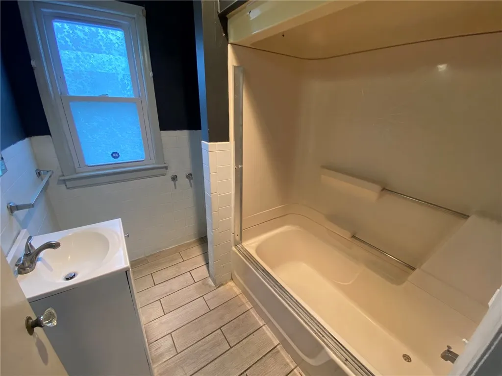 47 Thorpe Crescent, Greece, New York 14616, Greece, New York 14616, 3 Bedrooms Bedrooms, 5 Rooms Rooms,1 BathroomBathrooms,Residential,For Sale,47 Thorpe Crescent, Greece, New York 14616,0,R1650836