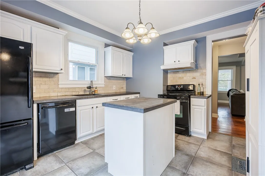 1043 Park Avenue, Rochester, New York 14610, Rochester, New York 14610, 3 Bedrooms Bedrooms, 7 Rooms Rooms,2 BathroomsBathrooms,Residential,For Sale,1043 Park Avenue, Rochester, New York 14610,0,R1650765