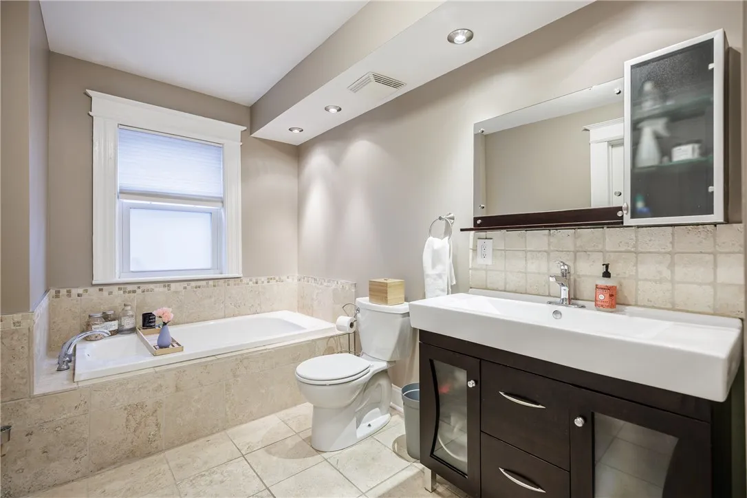 1043 Park Avenue, Rochester, New York 14610, Rochester, New York 14610, 3 Bedrooms Bedrooms, 7 Rooms Rooms,2 BathroomsBathrooms,Residential,For Sale,1043 Park Avenue, Rochester, New York 14610,0,R1650765