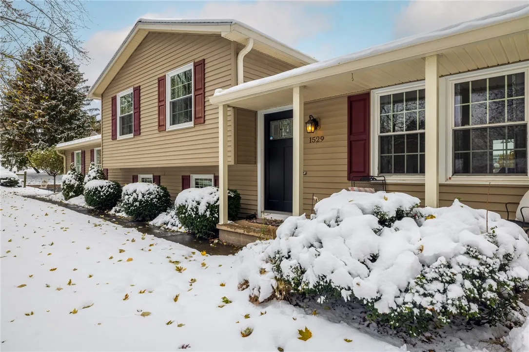 1529 Waterford Road, Walworth, New York 14568, Walworth, New York 14568, 4 Bedrooms Bedrooms, 7 Rooms Rooms,2 BathroomsBathrooms,Residential,For Sale,1529 Waterford Road, Walworth, New York 14568,0,R1649820