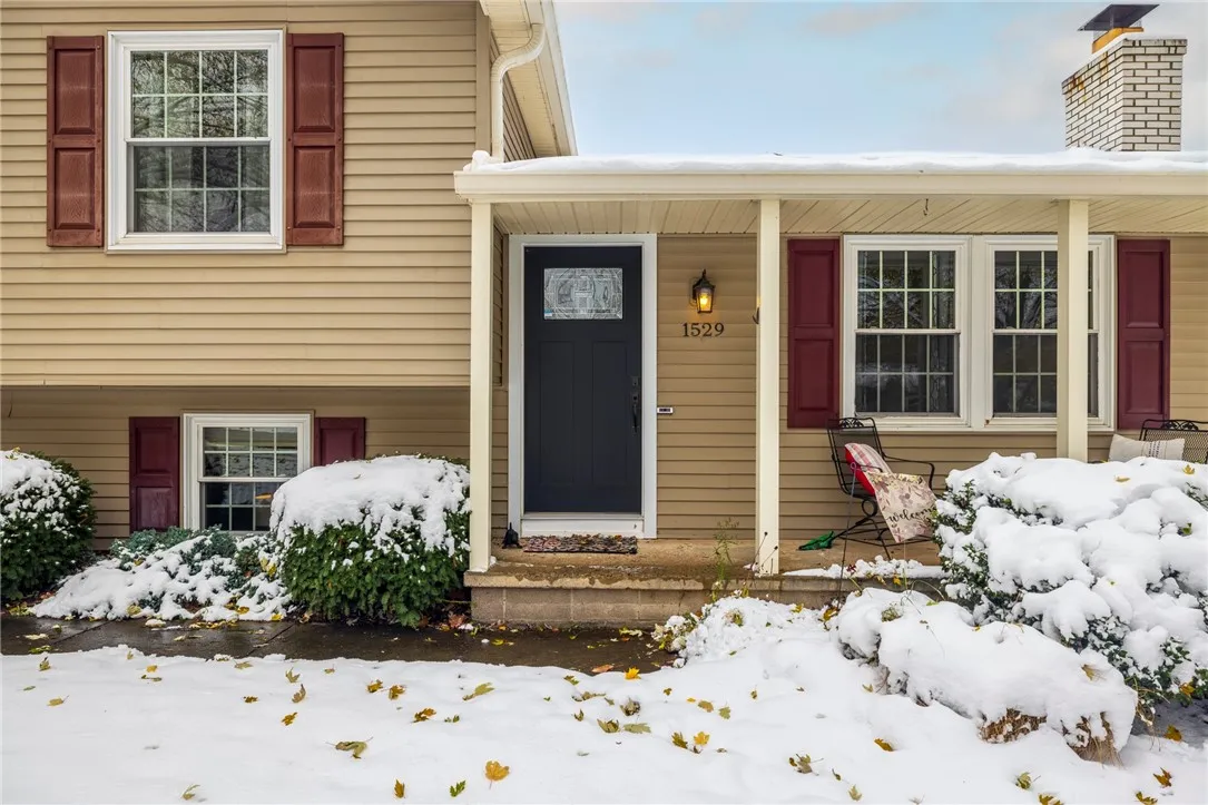 1529 Waterford Road, Walworth, New York 14568, Walworth, New York 14568, 4 Bedrooms Bedrooms, 7 Rooms Rooms,2 BathroomsBathrooms,Residential,For Sale,1529 Waterford Road, Walworth, New York 14568,0,R1649820