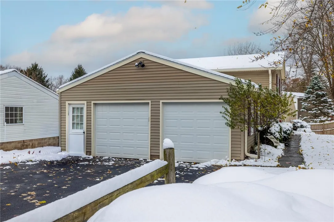 1529 Waterford Road, Walworth, New York 14568, Walworth, New York 14568, 4 Bedrooms Bedrooms, 7 Rooms Rooms,2 BathroomsBathrooms,Residential,For Sale,1529 Waterford Road, Walworth, New York 14568,0,R1649820