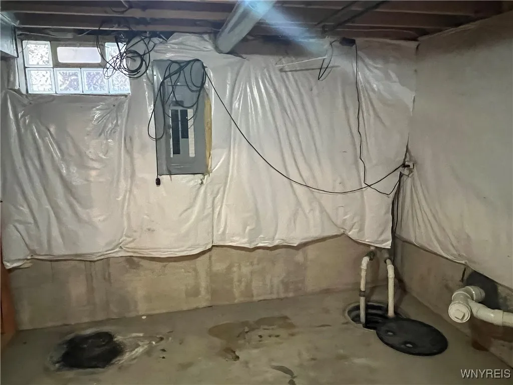 77 William Price Parkway, Buffalo, New York 14214, Buffalo, New York 14214, 3 Bedrooms Bedrooms, 8 Rooms Rooms,2 BathroomsBathrooms,Residential,For Sale,77 William Price Parkway, Buffalo, New York 14214,0,B1650827