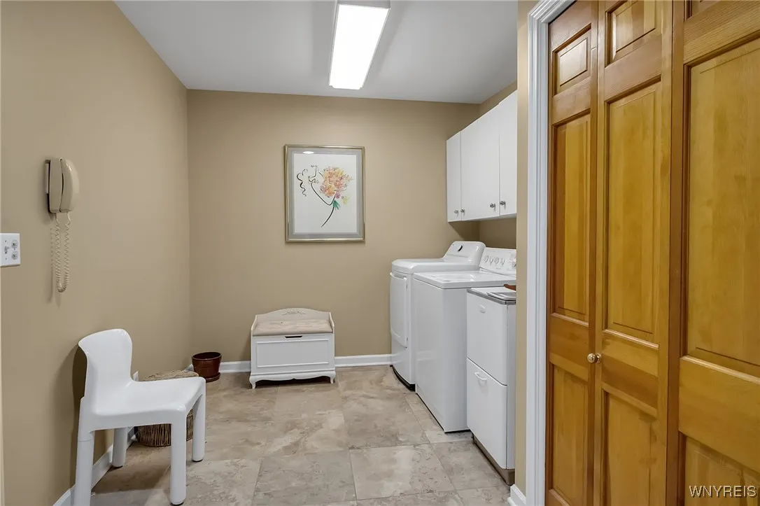 122 Hidden Ridge Common, Amherst, New York 14221, Amherst, New York 14221, 3 Bedrooms Bedrooms, 7 Rooms Rooms,2 BathroomsBathrooms,Residential,For Sale,122 Hidden Ridge Common, Amherst, New York 14221,0,B1650319