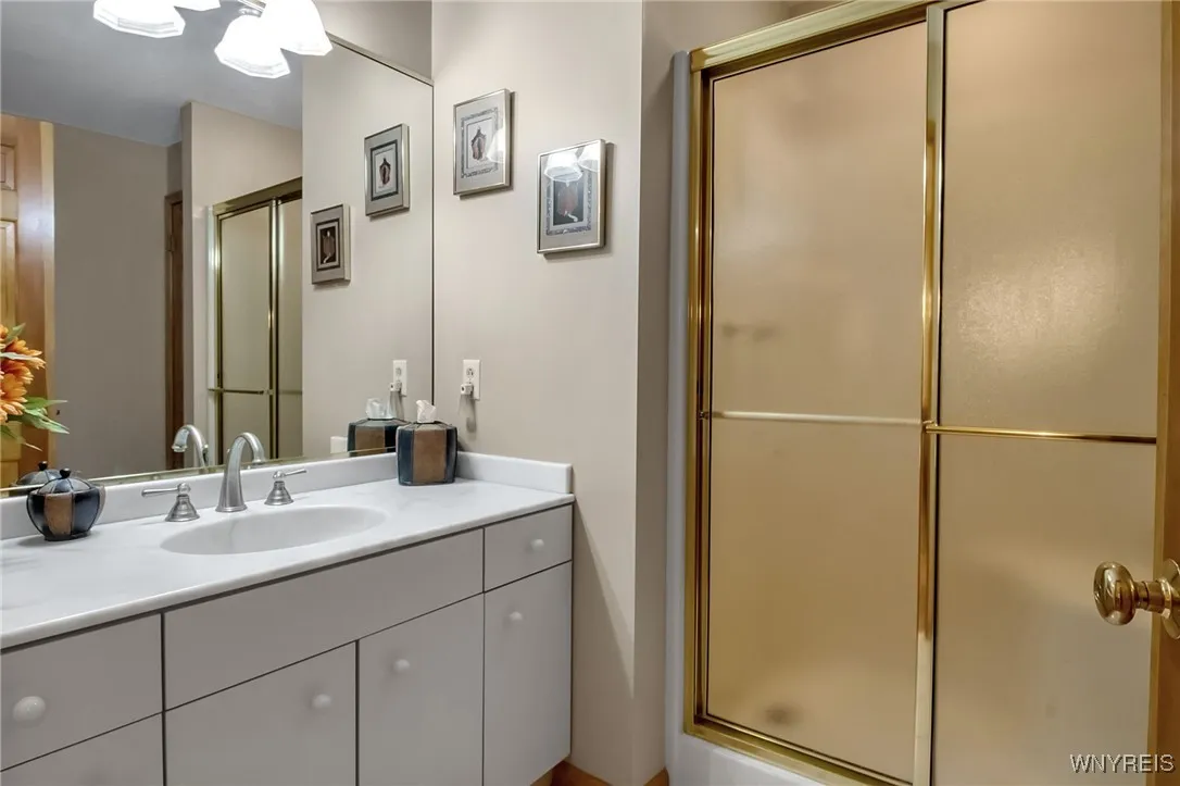 122 Hidden Ridge Common, Amherst, New York 14221, Amherst, New York 14221, 3 Bedrooms Bedrooms, 7 Rooms Rooms,2 BathroomsBathrooms,Residential,For Sale,122 Hidden Ridge Common, Amherst, New York 14221,0,B1650319