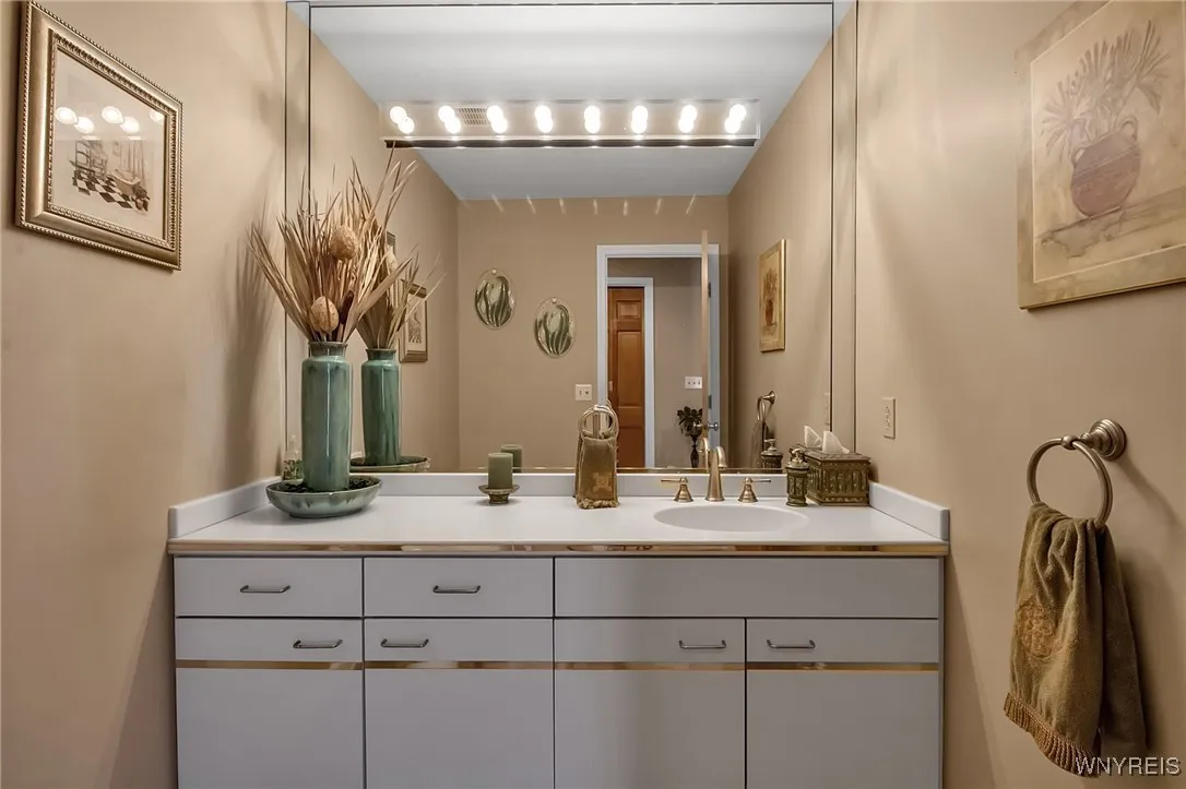 122 Hidden Ridge Common, Amherst, New York 14221, Amherst, New York 14221, 3 Bedrooms Bedrooms, 7 Rooms Rooms,2 BathroomsBathrooms,Residential,For Sale,122 Hidden Ridge Common, Amherst, New York 14221,0,B1650319