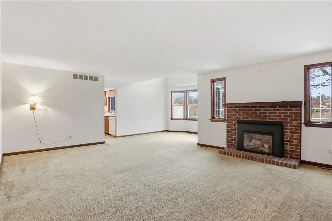 10 Creek Rdg, Pittsford, New York 14534, Pittsford, New York 14534, 2 Bedrooms Bedrooms, 5 Rooms Rooms,3 BathroomsBathrooms,Residential,For Sale,10 Creek Rdg, Pittsford, New York 14534,0,R1650415