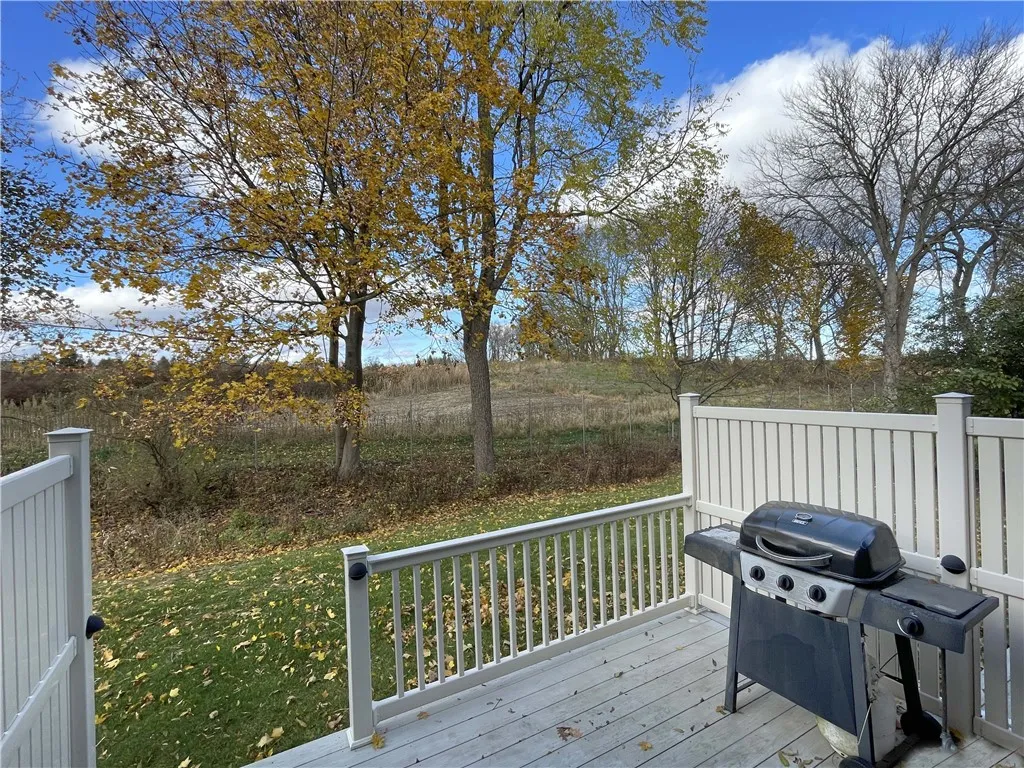 10 Creek Rdg, Pittsford, New York 14534, Pittsford, New York 14534, 2 Bedrooms Bedrooms, 5 Rooms Rooms,3 BathroomsBathrooms,Residential,For Sale,10 Creek Rdg, Pittsford, New York 14534,0,R1650415