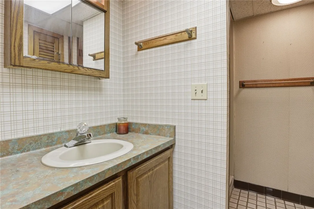 10 Creek Rdg, Pittsford, New York 14534, Pittsford, New York 14534, 2 Bedrooms Bedrooms, 5 Rooms Rooms,3 BathroomsBathrooms,Residential,For Sale,10 Creek Rdg, Pittsford, New York 14534,0,R1650415