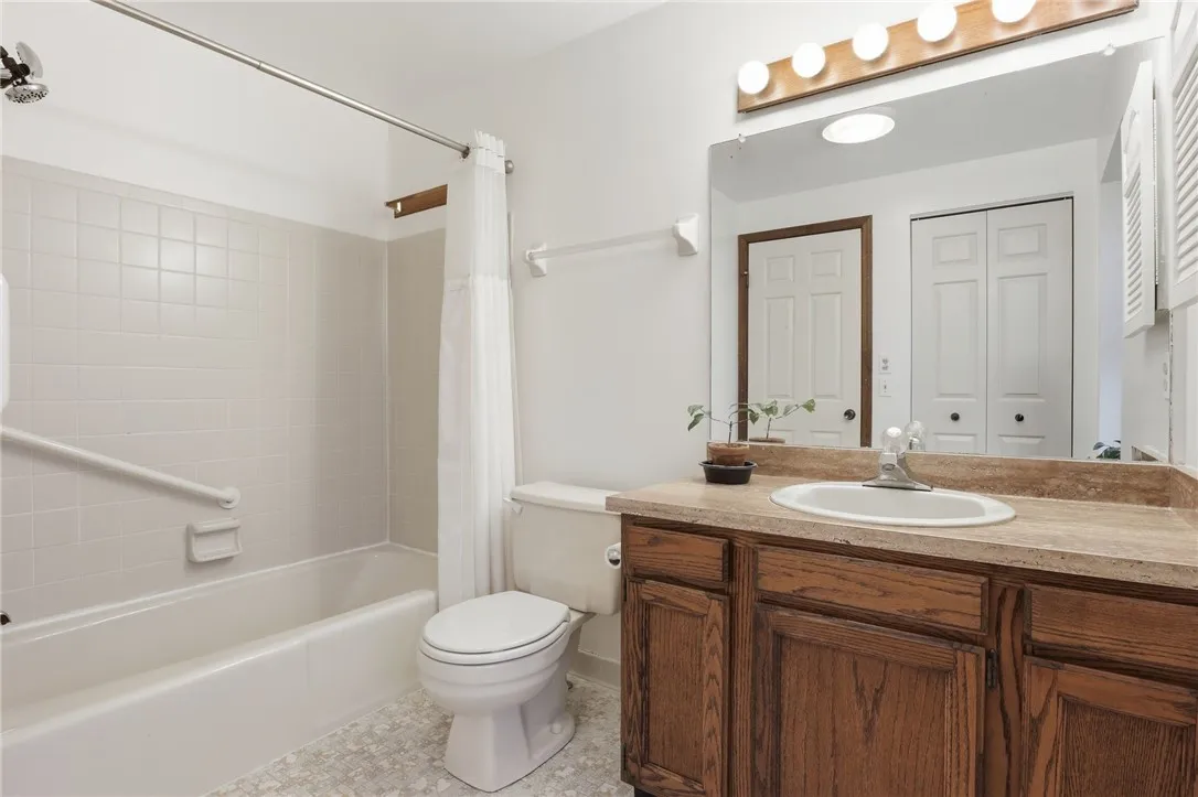 10 Creek Rdg, Pittsford, New York 14534, Pittsford, New York 14534, 2 Bedrooms Bedrooms, 5 Rooms Rooms,3 BathroomsBathrooms,Residential,For Sale,10 Creek Rdg, Pittsford, New York 14534,0,R1650415