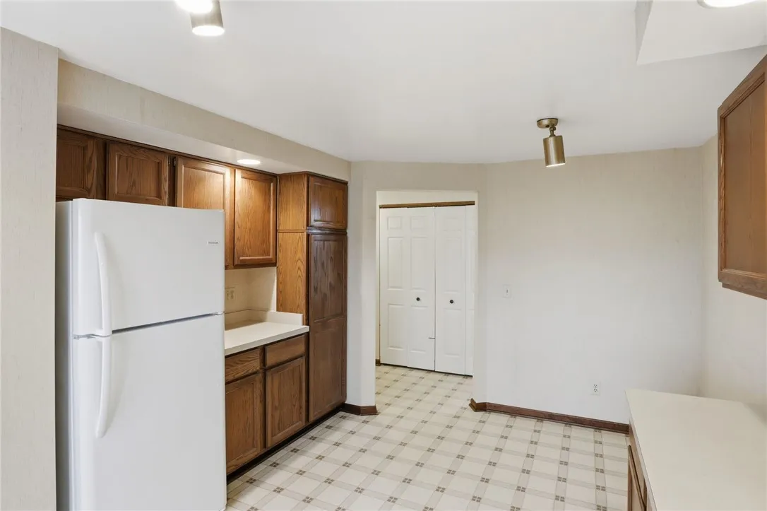 10 Creek Rdg, Pittsford, New York 14534, Pittsford, New York 14534, 2 Bedrooms Bedrooms, 5 Rooms Rooms,3 BathroomsBathrooms,Residential,For Sale,10 Creek Rdg, Pittsford, New York 14534,0,R1650415