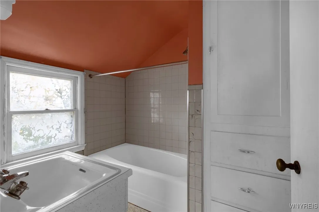 121 Willow Breeze Road, Tonawanda, New York 14223, Tonawanda, New York 14223, 3 Bedrooms Bedrooms, 6 Rooms Rooms,1 BathroomBathrooms,Residential,For Sale,121 Willow Breeze Road, Tonawanda, New York 14223,0,B1650130