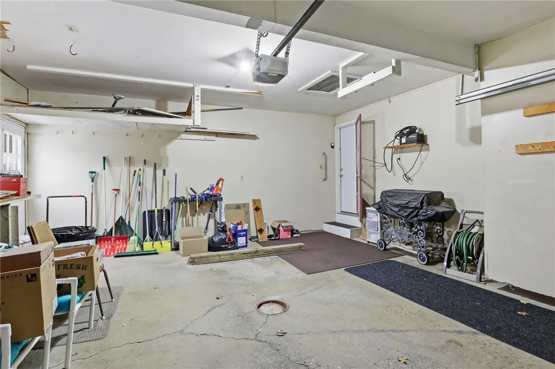 25 Yarkerdale Drive, Greece, New York 14615, Greece, New York 14615, 3 Bedrooms Bedrooms, 7 Rooms Rooms,2 BathroomsBathrooms,Residential,For Sale,25 Yarkerdale Drive, Greece, New York 14615,0,R1650847