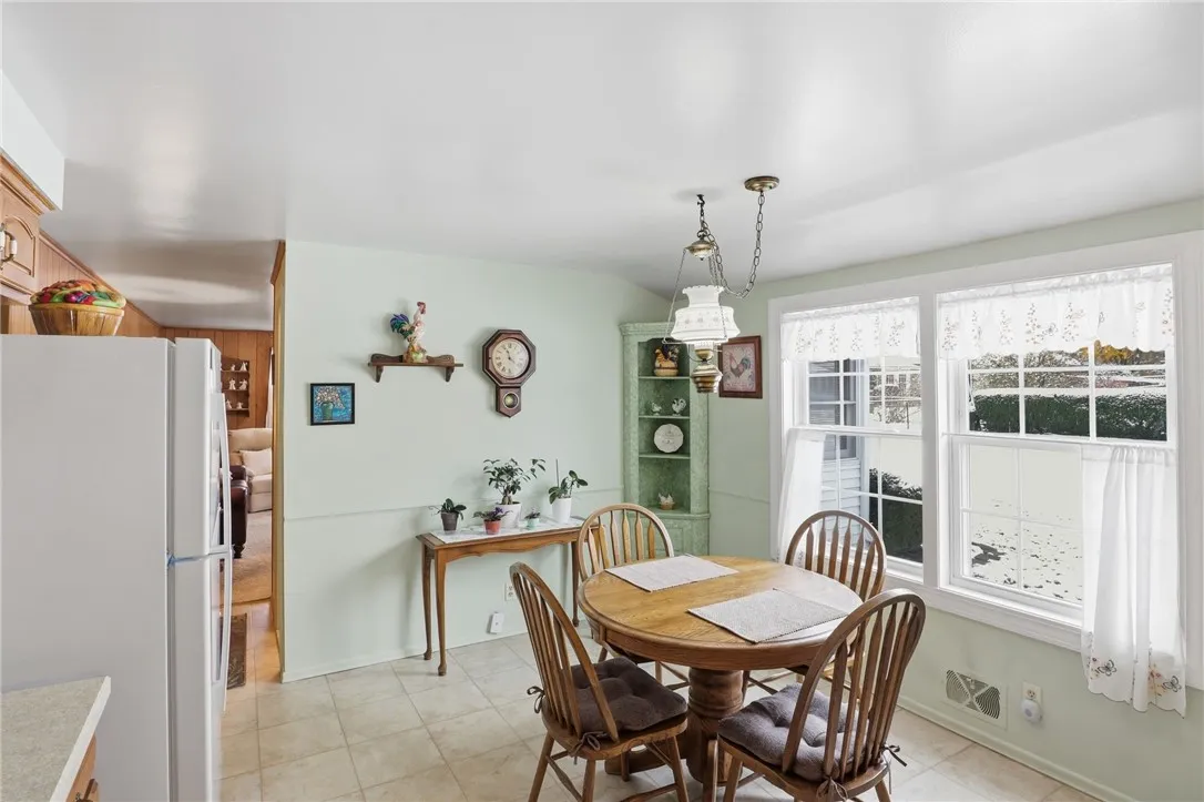 25 Yarkerdale Drive, Greece, New York 14615, Greece, New York 14615, 3 Bedrooms Bedrooms, 7 Rooms Rooms,2 BathroomsBathrooms,Residential,For Sale,25 Yarkerdale Drive, Greece, New York 14615,0,R1650847