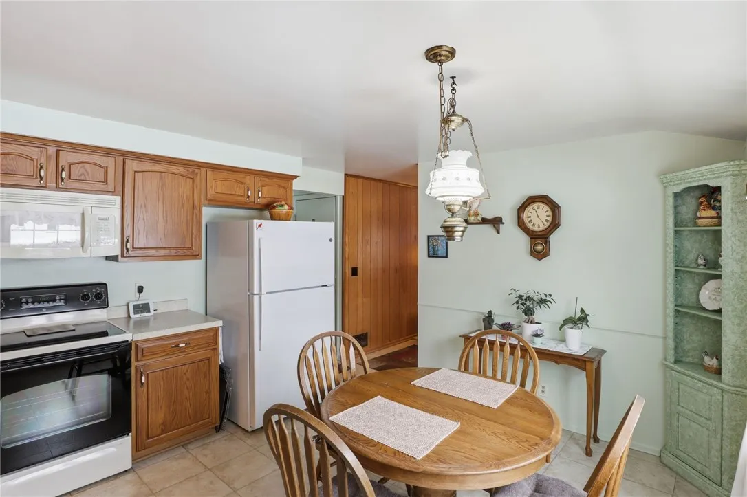 25 Yarkerdale Drive, Greece, New York 14615, Greece, New York 14615, 3 Bedrooms Bedrooms, 7 Rooms Rooms,2 BathroomsBathrooms,Residential,For Sale,25 Yarkerdale Drive, Greece, New York 14615,0,R1650847