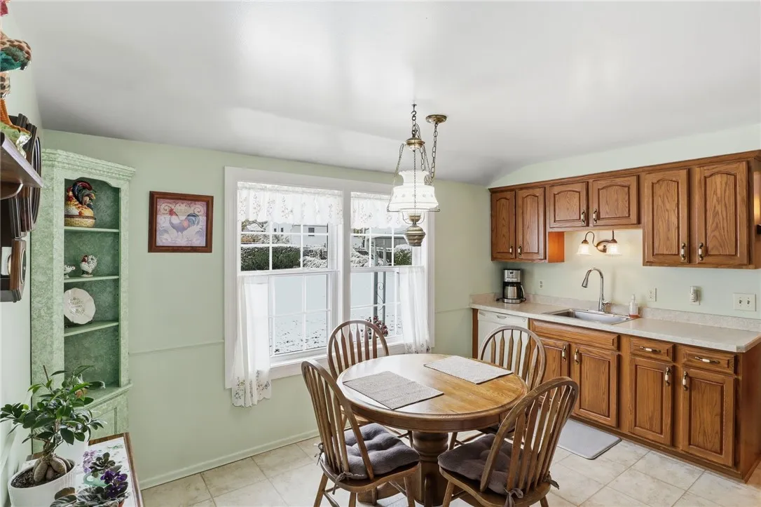 25 Yarkerdale Drive, Greece, New York 14615, Greece, New York 14615, 3 Bedrooms Bedrooms, 7 Rooms Rooms,2 BathroomsBathrooms,Residential,For Sale,25 Yarkerdale Drive, Greece, New York 14615,0,R1650847
