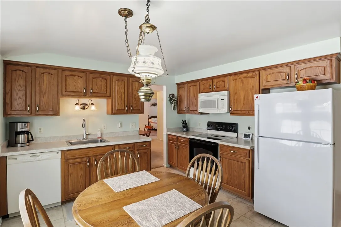 25 Yarkerdale Drive, Greece, New York 14615, Greece, New York 14615, 3 Bedrooms Bedrooms, 7 Rooms Rooms,2 BathroomsBathrooms,Residential,For Sale,25 Yarkerdale Drive, Greece, New York 14615,0,R1650847