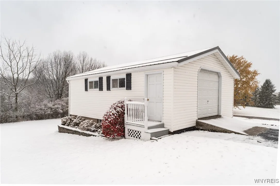 8540 Seven Springs Road, Batavia, New York 14020, Batavia, New York 14020, 3 Bedrooms Bedrooms, 8 Rooms Rooms,2 BathroomsBathrooms,Residential,For Sale,8540 Seven Springs Road, Batavia, New York 14020,0,B1650486