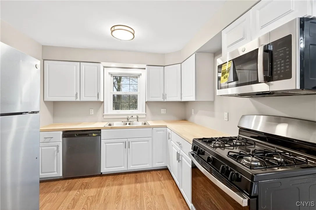 5082 Bay View Road, Hamburg, New York 14075, Hamburg, New York 14075, 4 Bedrooms Bedrooms, 10 Rooms Rooms,2 BathroomsBathrooms,Residential,For Sale,5082 Bay View Road, Hamburg, New York 14075,0,S1650856