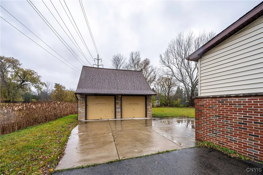 5082 Bay View Road, Hamburg, New York 14075, Hamburg, New York 14075, 4 Bedrooms Bedrooms, 10 Rooms Rooms,2 BathroomsBathrooms,Residential,For Sale,5082 Bay View Road, Hamburg, New York 14075,0,S1650856