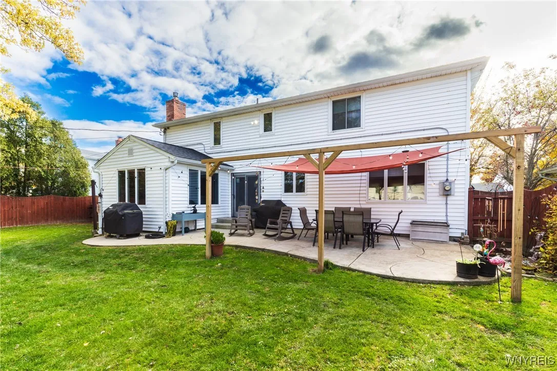 116 The Paddock, Amherst, New York 14221, Amherst, New York 14221, 4 Bedrooms Bedrooms, 10 Rooms Rooms,2 BathroomsBathrooms,Residential,For Sale,116 The Paddock, Amherst, New York 14221,0,B1648983
