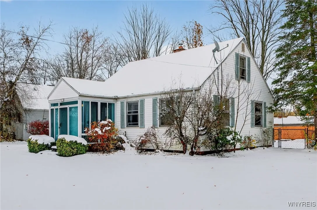 8235 Laughlin Drive, Niagara Falls, New York 14304, Niagara Falls, New York 14304, 3 Bedrooms Bedrooms, 8 Rooms Rooms,1 BathroomBathrooms,Residential,For Sale,8235 Laughlin Drive, Niagara Falls, New York 14304,0,B1650649