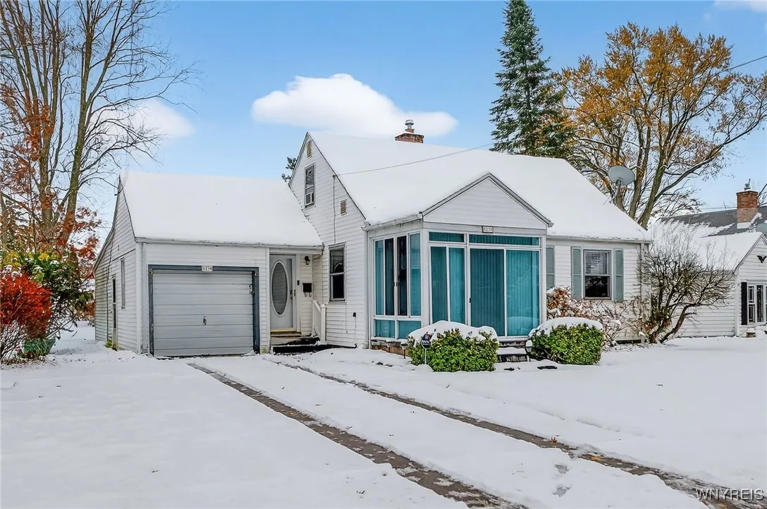 8235 Laughlin Drive, Niagara Falls, New York 14304, Niagara Falls, New York 14304, 3 Bedrooms Bedrooms, 8 Rooms Rooms,1 BathroomBathrooms,Residential,For Sale,8235 Laughlin Drive, Niagara Falls, New York 14304,0,B1650649