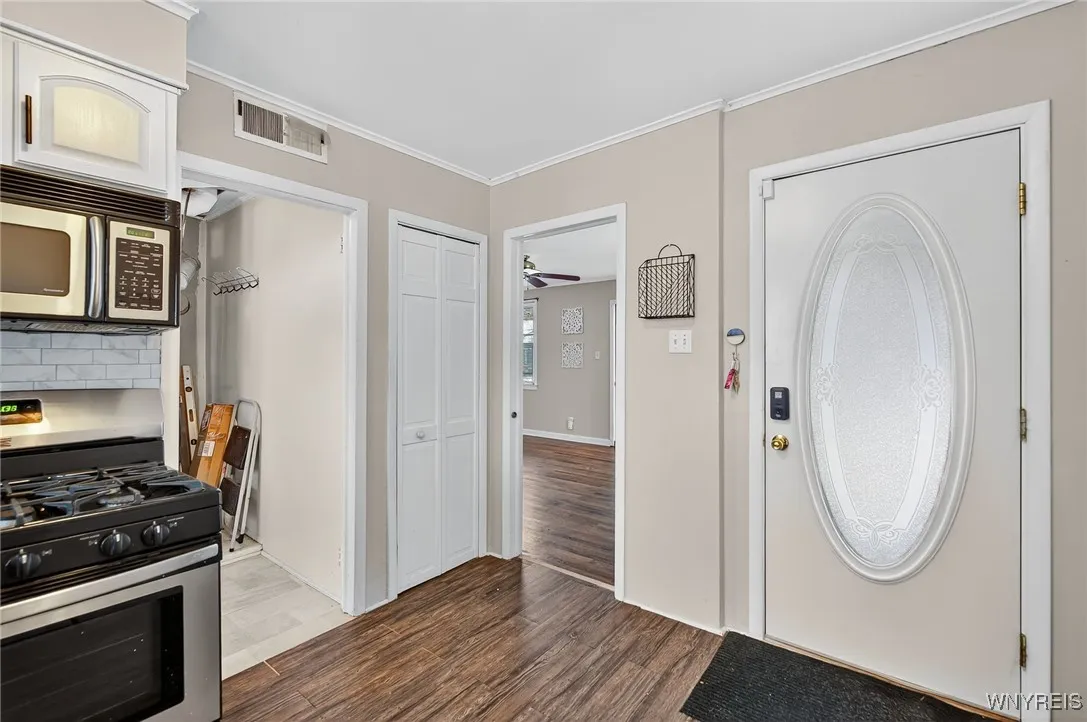 8235 Laughlin Drive, Niagara Falls, New York 14304, Niagara Falls, New York 14304, 3 Bedrooms Bedrooms, 8 Rooms Rooms,1 BathroomBathrooms,Residential,For Sale,8235 Laughlin Drive, Niagara Falls, New York 14304,0,B1650649