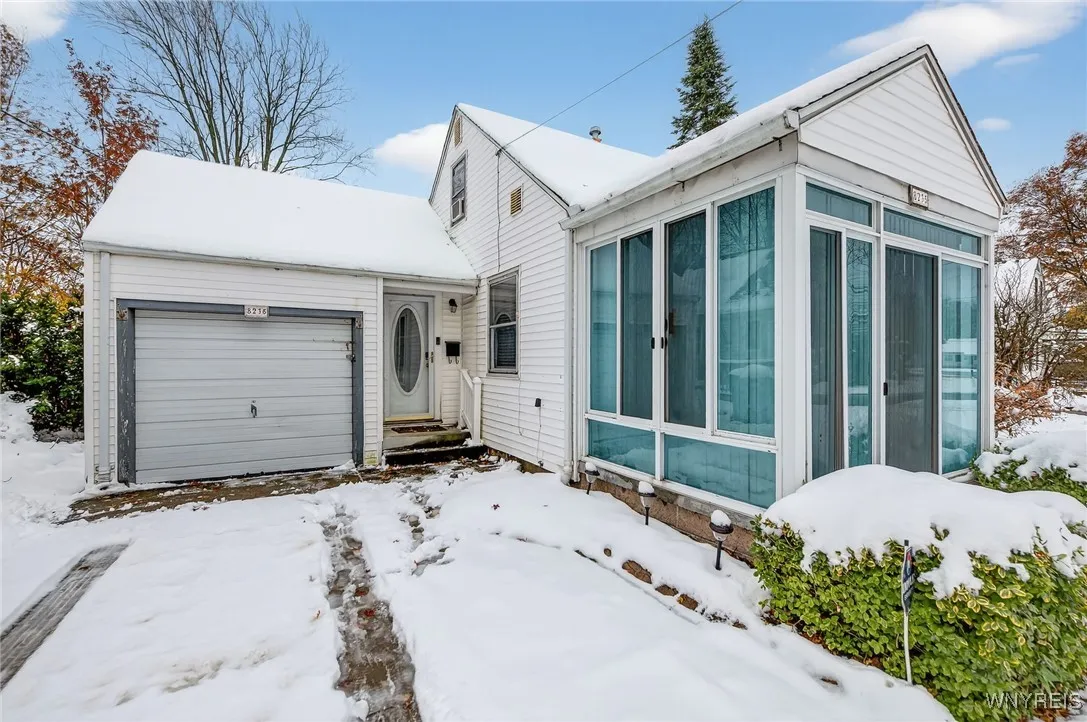 8235 Laughlin Drive, Niagara Falls, New York 14304, Niagara Falls, New York 14304, 3 Bedrooms Bedrooms, 8 Rooms Rooms,1 BathroomBathrooms,Residential,For Sale,8235 Laughlin Drive, Niagara Falls, New York 14304,0,B1650649