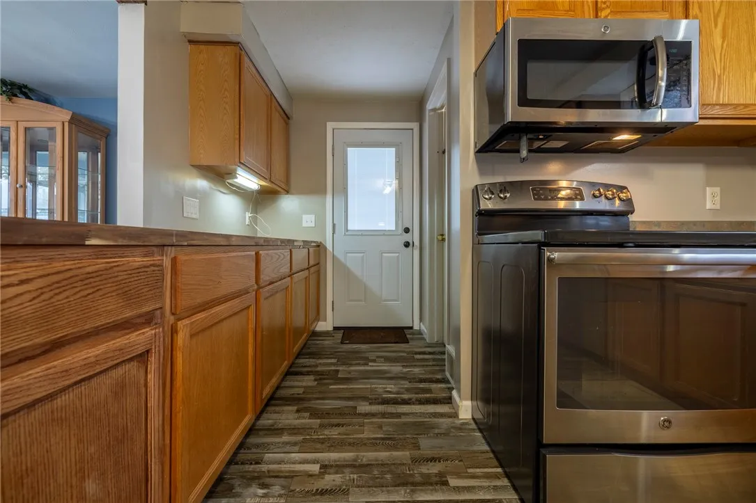 1447 Hiddenpond Lane, Walworth, New York 14568, Walworth, New York 14568, 3 Bedrooms Bedrooms, 6 Rooms Rooms,2 BathroomsBathrooms,Residential,For Sale,1447 Hiddenpond Lane, Walworth, New York 14568,0,R1649805