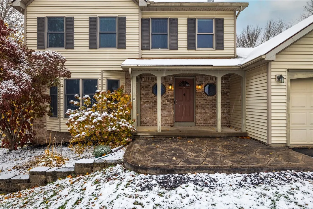 1447 Hiddenpond Lane, Walworth, New York 14568, Walworth, New York 14568, 3 Bedrooms Bedrooms, 6 Rooms Rooms,2 BathroomsBathrooms,Residential,For Sale,1447 Hiddenpond Lane, Walworth, New York 14568,0,R1649805