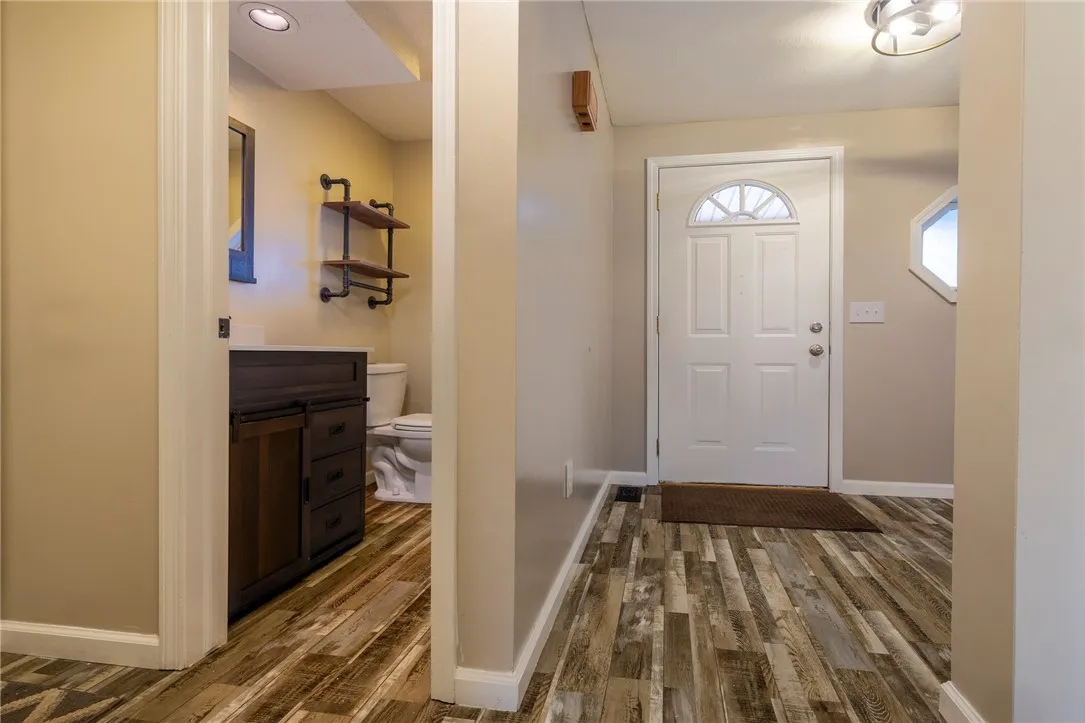 1447 Hiddenpond Lane, Walworth, New York 14568, Walworth, New York 14568, 3 Bedrooms Bedrooms, 6 Rooms Rooms,2 BathroomsBathrooms,Residential,For Sale,1447 Hiddenpond Lane, Walworth, New York 14568,0,R1649805